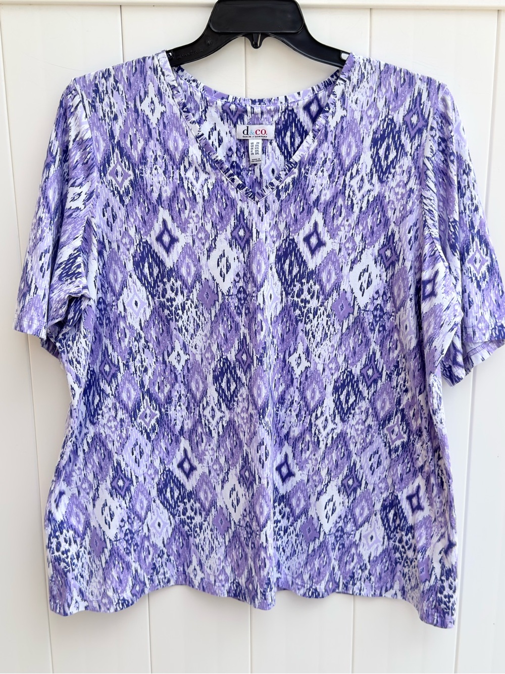 denim & company Purple And White Patterned V-Neck Women's Top 2X